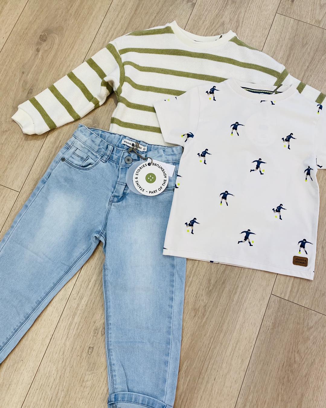 Ensemble garçon — Pull rayé, t-shirt imprimé et jean